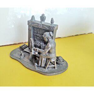 The Tudor Mint Pewter Figurine People Of Colonial America THE SPINNER VTG 1975